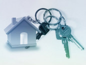 Haus mit Schlüsselbund zum Thema Meldegesetz für Mieter und Vermieter